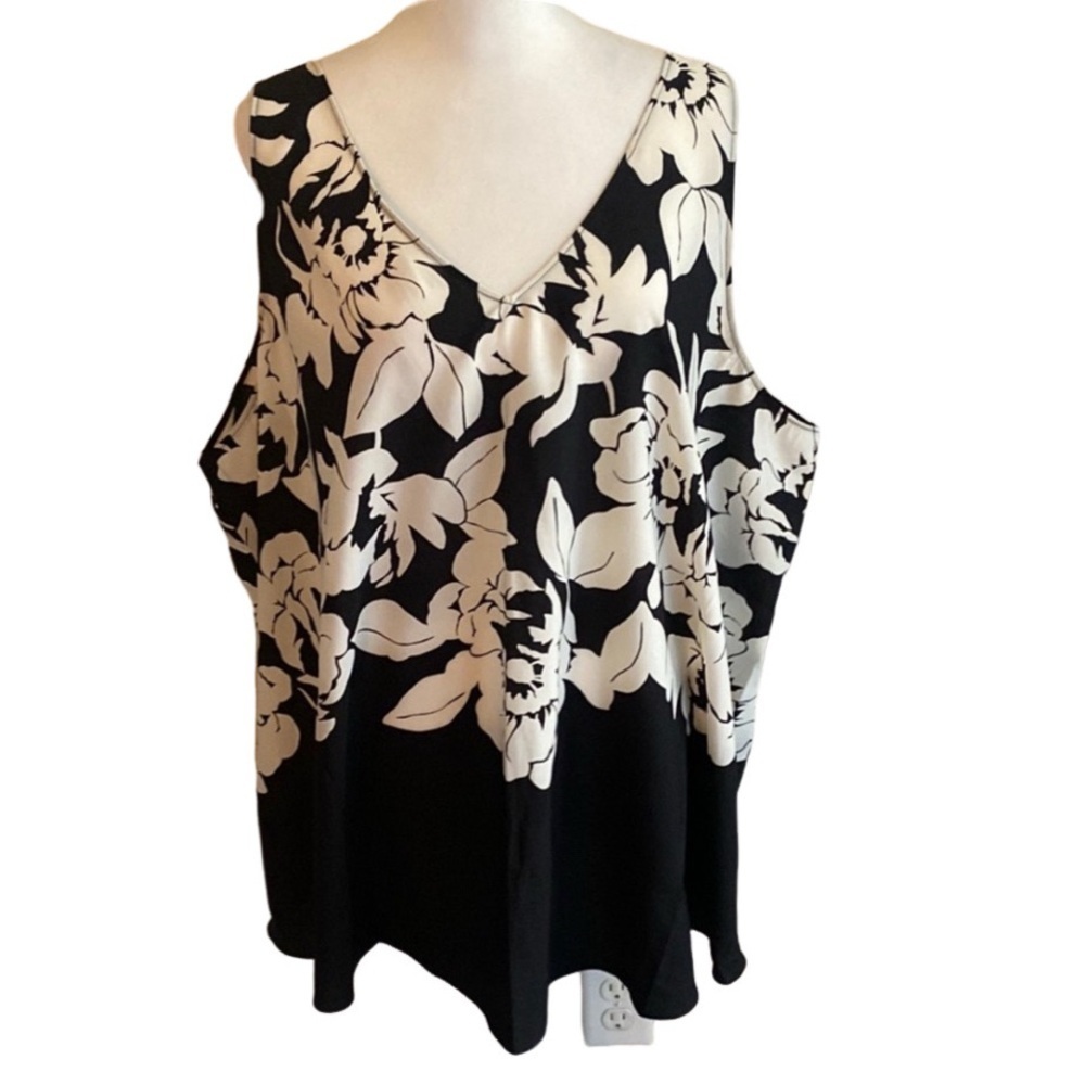 NWT Lane Bryant Black and White Floral Tank Top. Size 24.
